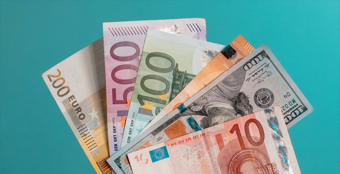 Money in a Relationship and its Effect on Romantic Dynamics